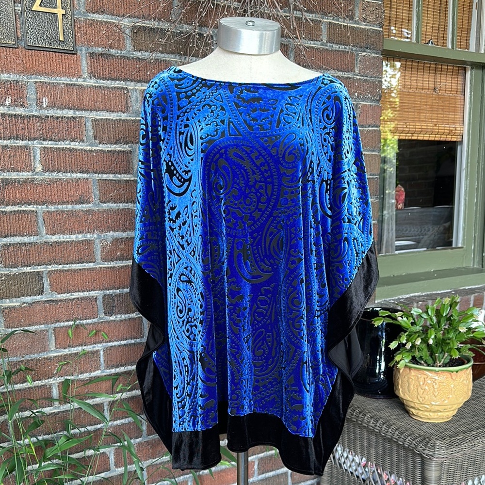Catherine’s royal/cobalt blue/black burn out velvet poncho style top. Size 1X